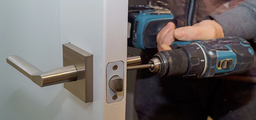 Broken Door Handle Lock Repair in Mayflower Village, California